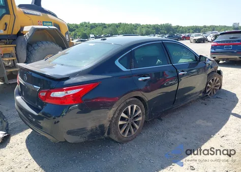 2017 Nissan Altima 2.5/2.5 S/2.5 Sl/2.5 Sr/2.5 Sv из США, поврежденный, VIN 1N4AL3APXHL108621